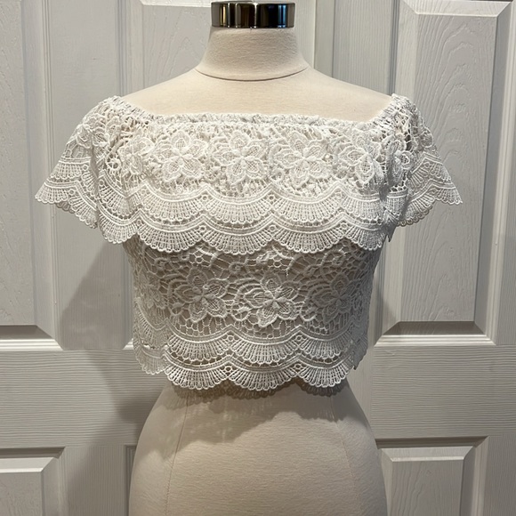 EUC AGACI Cropped Lacy Ruffle Off-The-Shoulder Top - Picture 13 of 14